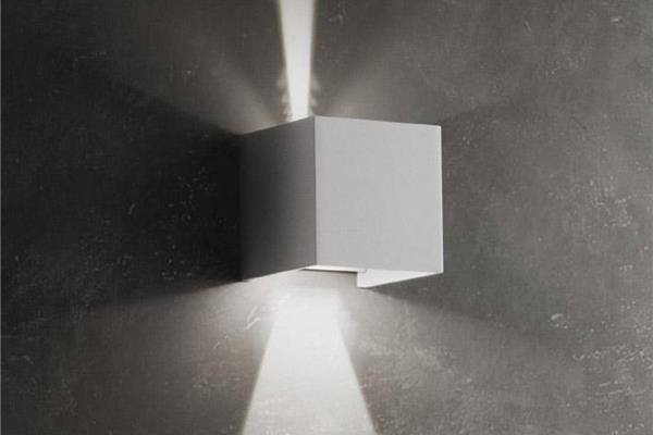 Lampada da parete in alluminio serie Cubetto 1