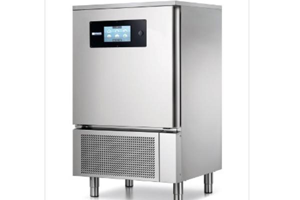 Abbattitori di temperatura in acciaio inox AISI 304, su piedi o ruote, con unità condensatrice 3