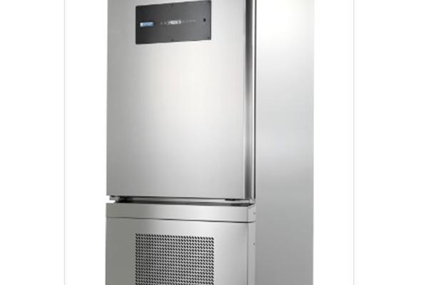 Abbattitori di temperatura in acciaio inox AISI 304, su piedi o ruote, per inserimento teglie GN1/1 3