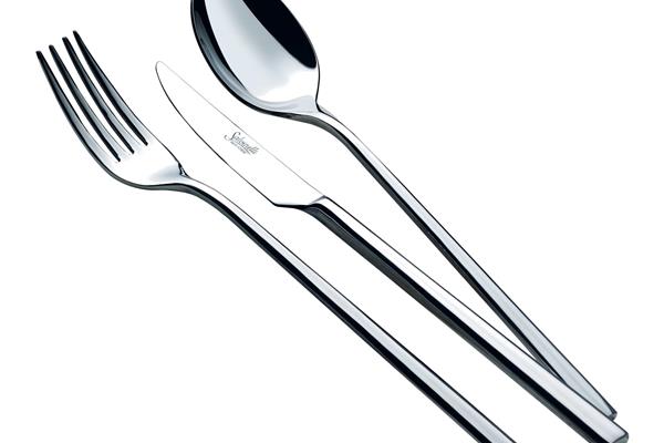 Set posate in Acciaio Inox 18-10. Made in Italy. Finitura lucida. Spessore 5 mm. 1