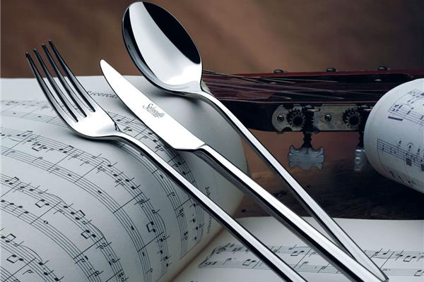 Set posate in Acciaio Inox 18-10. Made in Italy. Finitura lucida. Spessore 5 mm. 2