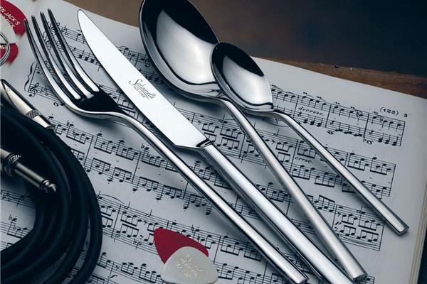 Set posate in Acciaio Inox 18-10. Made in Italy. Finitura lucida. Spessore 5 mm. 2