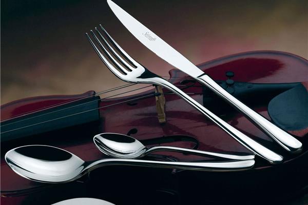 Set posate in Acciaio Inox 18-10. Made in Italy. Finitura lucida. Spessore 5 mm. 2