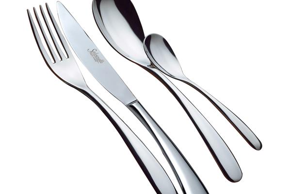 Set posate in Acciaio Inox 18-10. Made in Italy. Finitura lucida. Spessore 4 mm. 1