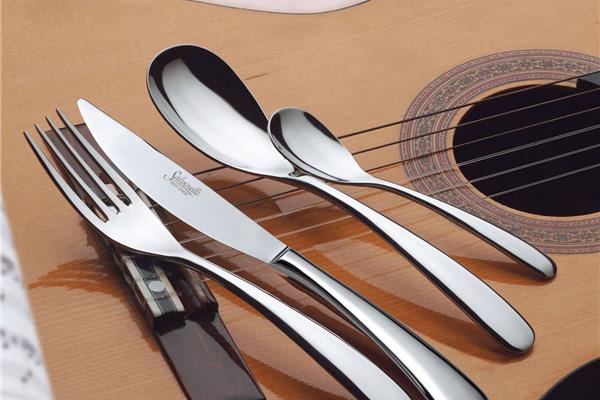 Set posate in Acciaio Inox 18-10. Made in Italy. Finitura lucida. Spessore 4 mm. 2