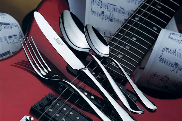 Set posate in Acciaio Inox 18-10. Made in Italy. Finitura lucida. Spessore 3,5 mm. 2