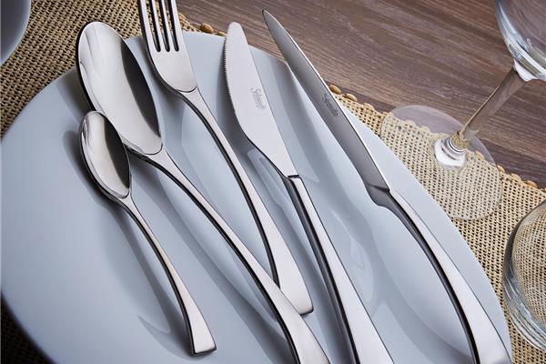 Set posate in Acciaio Inox 18-10. Made in Italy. Finitura lucida. Spessore 3,5 mm. 2