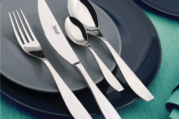 Set posate in Acciaio Inox 18-10. Made in Italy. Finitura lucida. Spessore 3 mm. 2