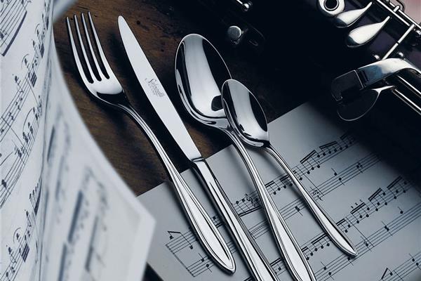 Set posate in Acciaio Inox 18-10. Made in Italy. Finitura lucida. Spessore 3 mm. 2