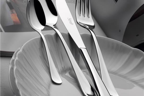 Set posate in Acciaio Inox 18-10. Made in Italy. Finitura lucida. Spessore 2,5 mm. 2