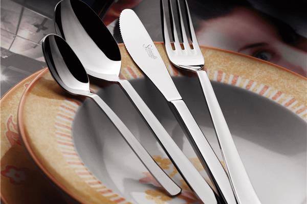 Set posate in Acciaio Inox 18-10. Made in Italy. Finitura lucida. Spessore 2,5 mm. 2