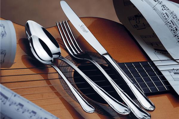 Set posate in Acciaio Inox 18-10. Made in Italy. Finitura lucida. Spessore 2,5 mm. 2