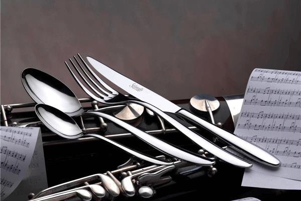 Set posate in Acciaio Inox 18-10. Made in Italy. Finitura lucida. Spessore 2,5 mm. 2