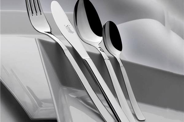 Set posate in Acciaio Inox 18-10. Made in Italy. Finitura lucida. Spessore 2,5 mm. 2