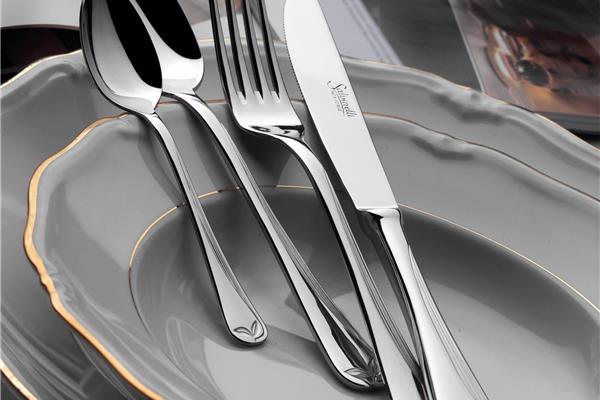 Set posate in Acciaio Inox 18-10. Made in Italy. Finitura lucida. Spessore 2,5 mm. 2