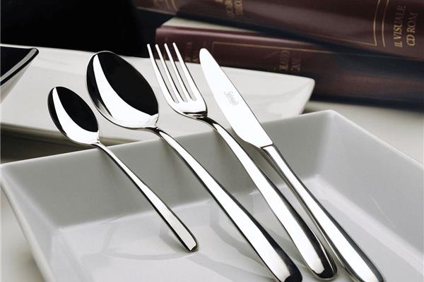 Set posate in Acciaio Inox 18-10. Made in Italy. Finitura lucida. Spessore 2,5 mm. 2