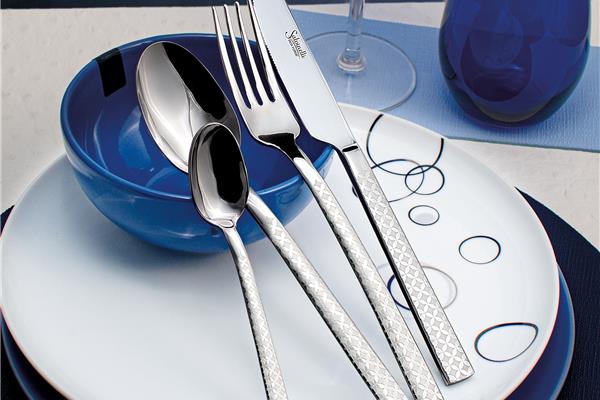 Set posate in Acciaio Inox 18-10. Made in Italy. Finitura lucida. Spessore 2,2 mm. 2
