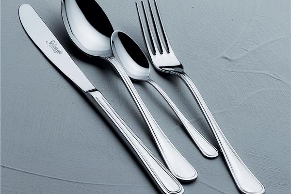 Set posate in Acciaio Inox 18-10. Made in Italy. Finitura lucida. Spessore 2,2 mm. 2