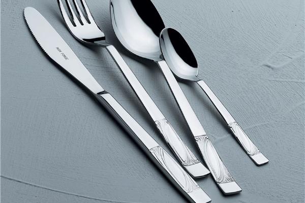 Set posate in Acciaio Inox 18-10. Made in Italy. Finitura lucida. Spessore 2,2 mm. 2