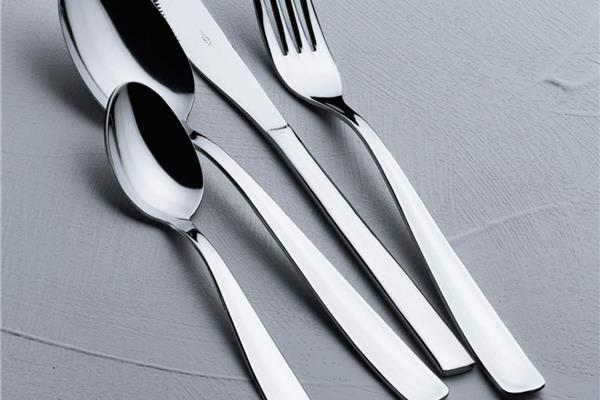 Set posate in Acciaio Inox 18-C NICKEL FREE. Made in Italy. Finitura lucida. Spessore 2 mm. 2
