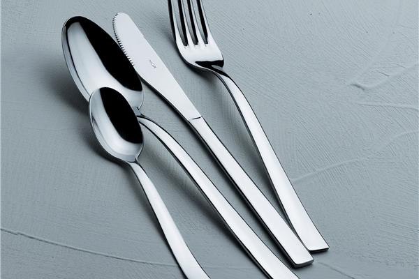 Set posate in Acciaio Inox 18-C NICKEL FREE. Made in Italy. Finitura lucida. Spessore 2 mm. 2