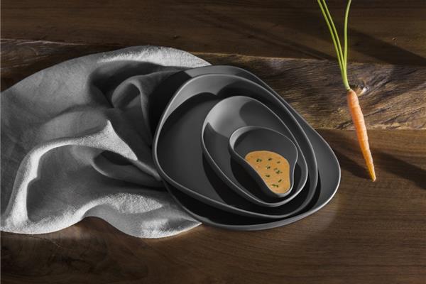 Set piatti porcellana nero Opaco serie Yayoi Beltz 2