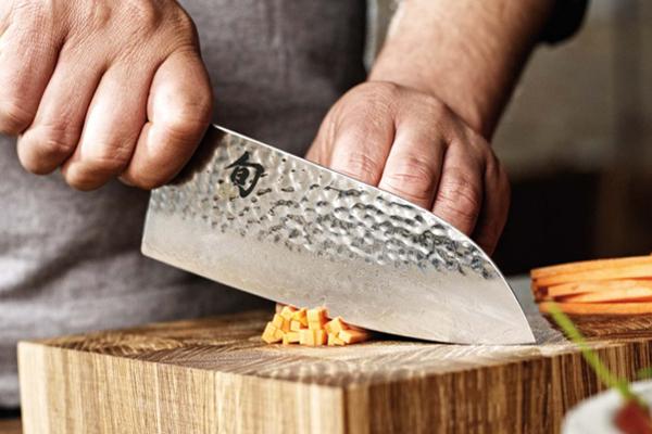COLTELLO KAI WASABI BLACK SANTOKU MM. 165 2